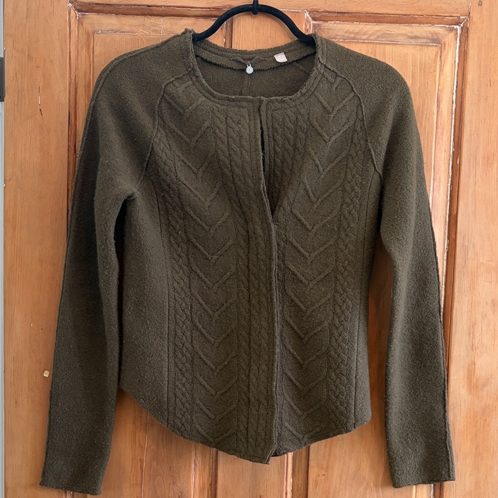 Knitted and knotted cardigan